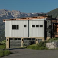 Contemporary Mountain House With Driveway
