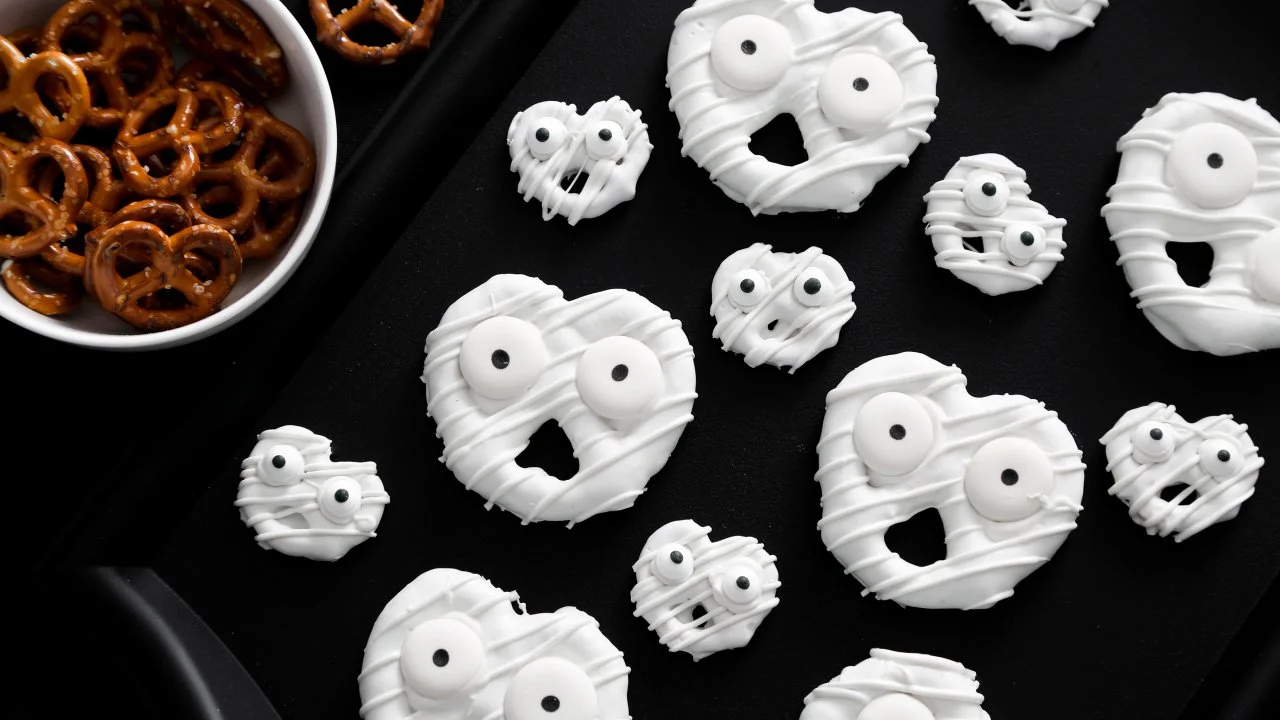Halloween Dessert Idea: White Chocolate Pretzel Ghosts | HGTV