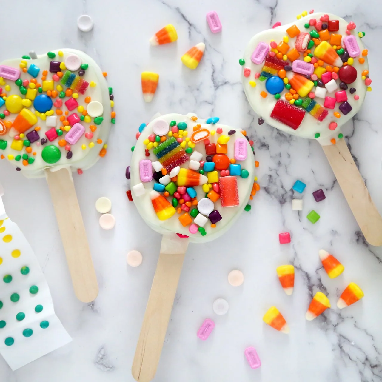 Halloween Candy Apple Pops | HGTV