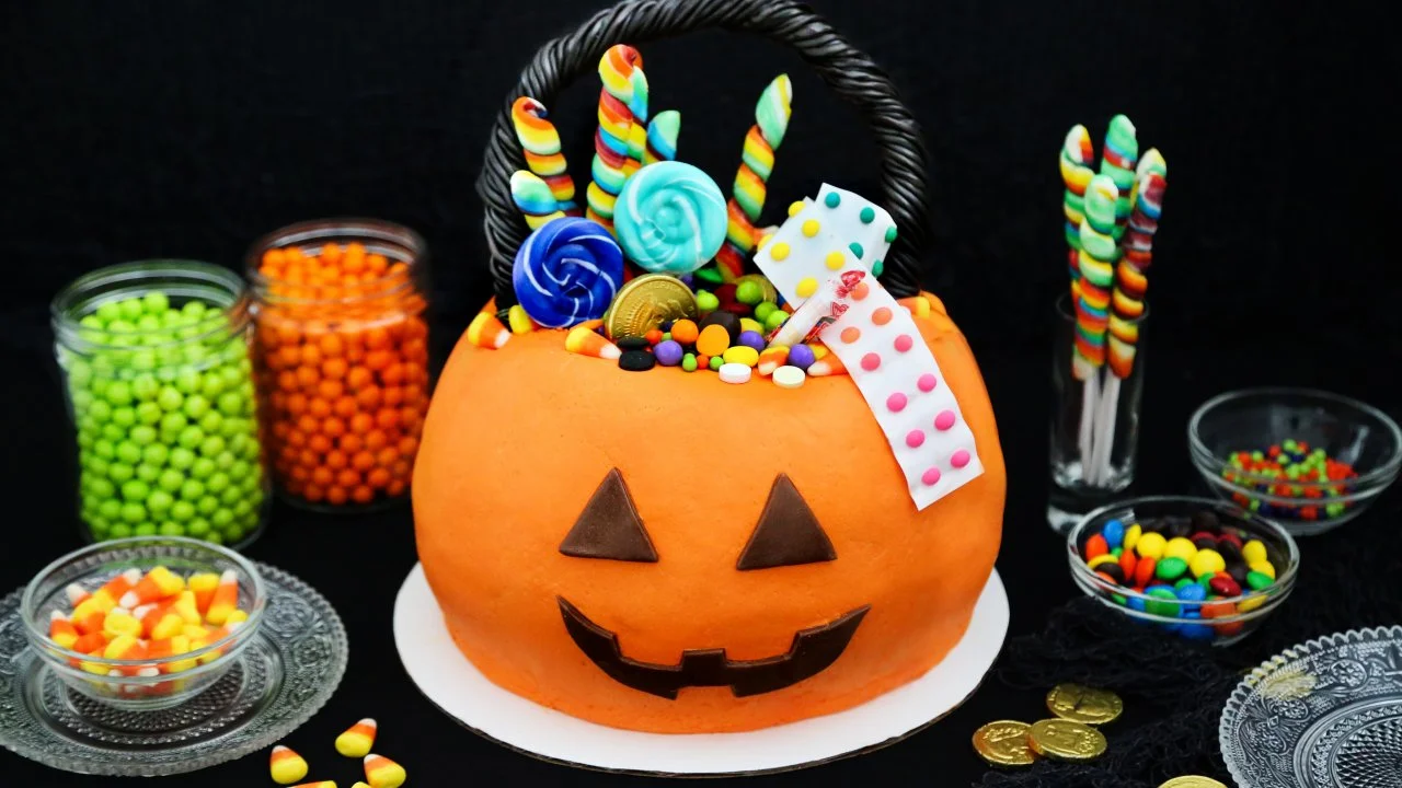 Halloween Cake Idea: Jack-o'-Lantern Candy Bucket Cake | HGTV