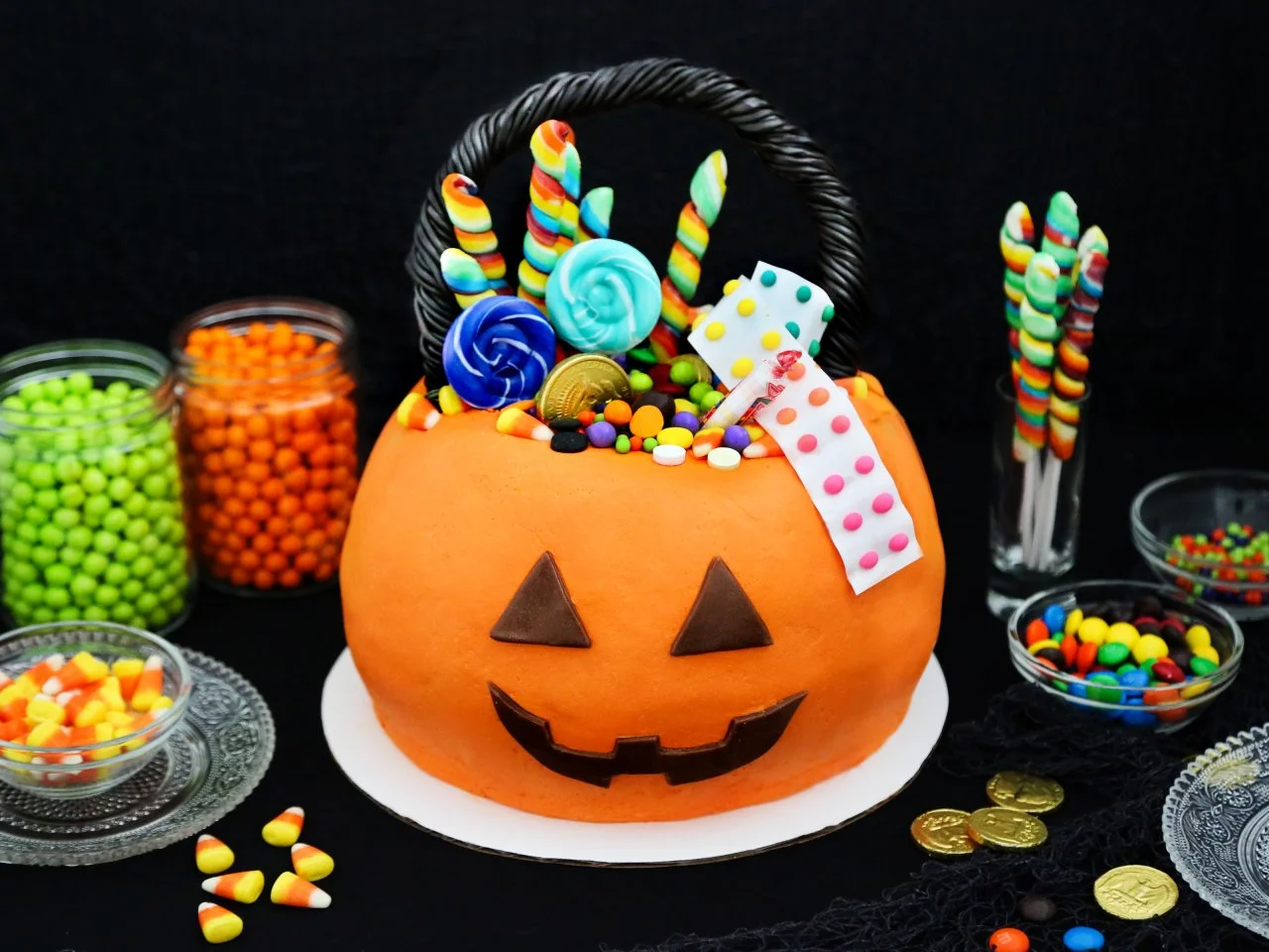 Halloween Cake Idea: Jack-o'-Lantern Candy Bucket Cake | HGTV