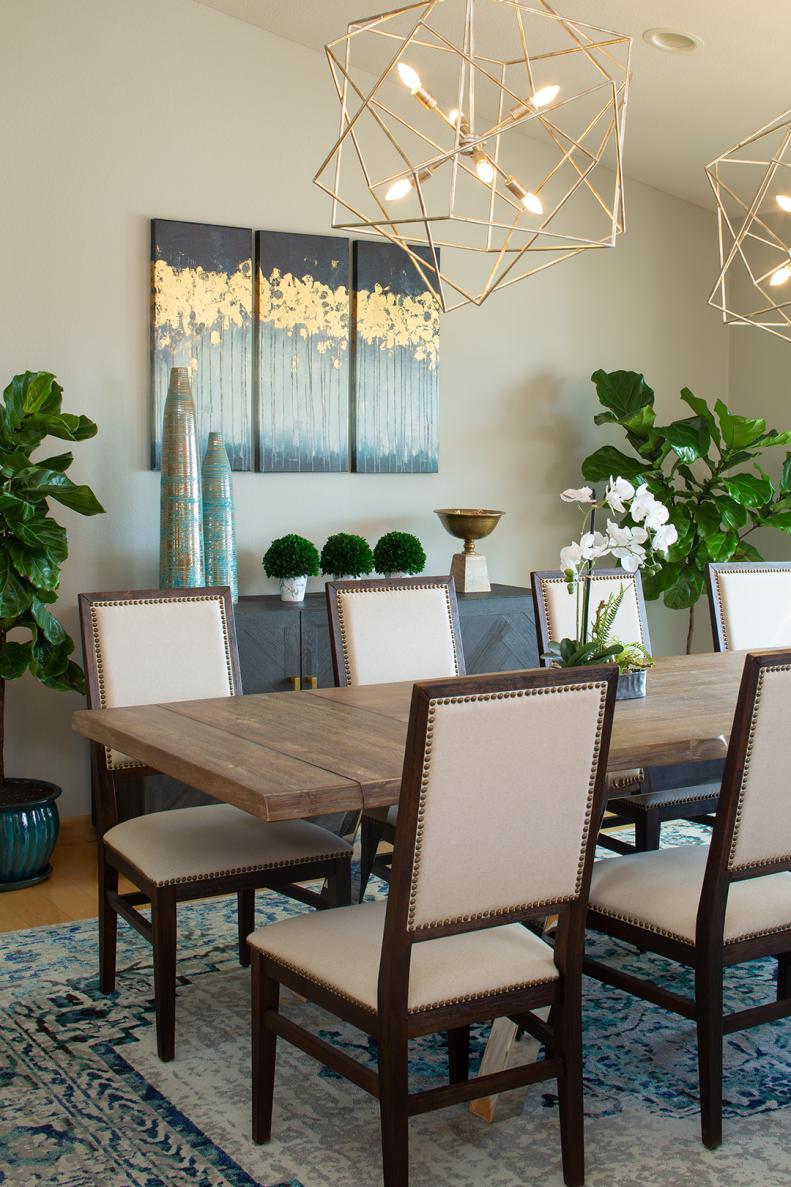 This dining room features midcentury chandeliers and fiddle-leaf figs.