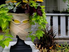 Transition your front porch planter from fall-tastic to spooktacular with this easy and removable mummy makeover.