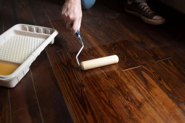 Apply polyurethane with a smooth sponge roller. You may need to use a paintbrush around the edges of the room.