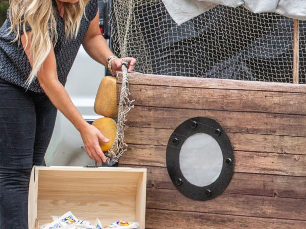 Halloween Trunk-or-Treat Idea: DIY Pirate's Ship | HGTV