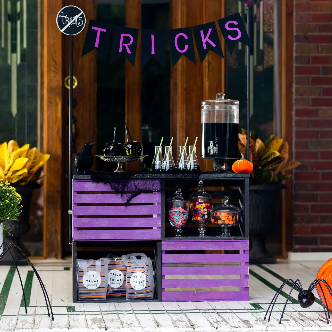 Transform a Lemonade Stand Into a Spooky Treat Station for Halloween | HGTV