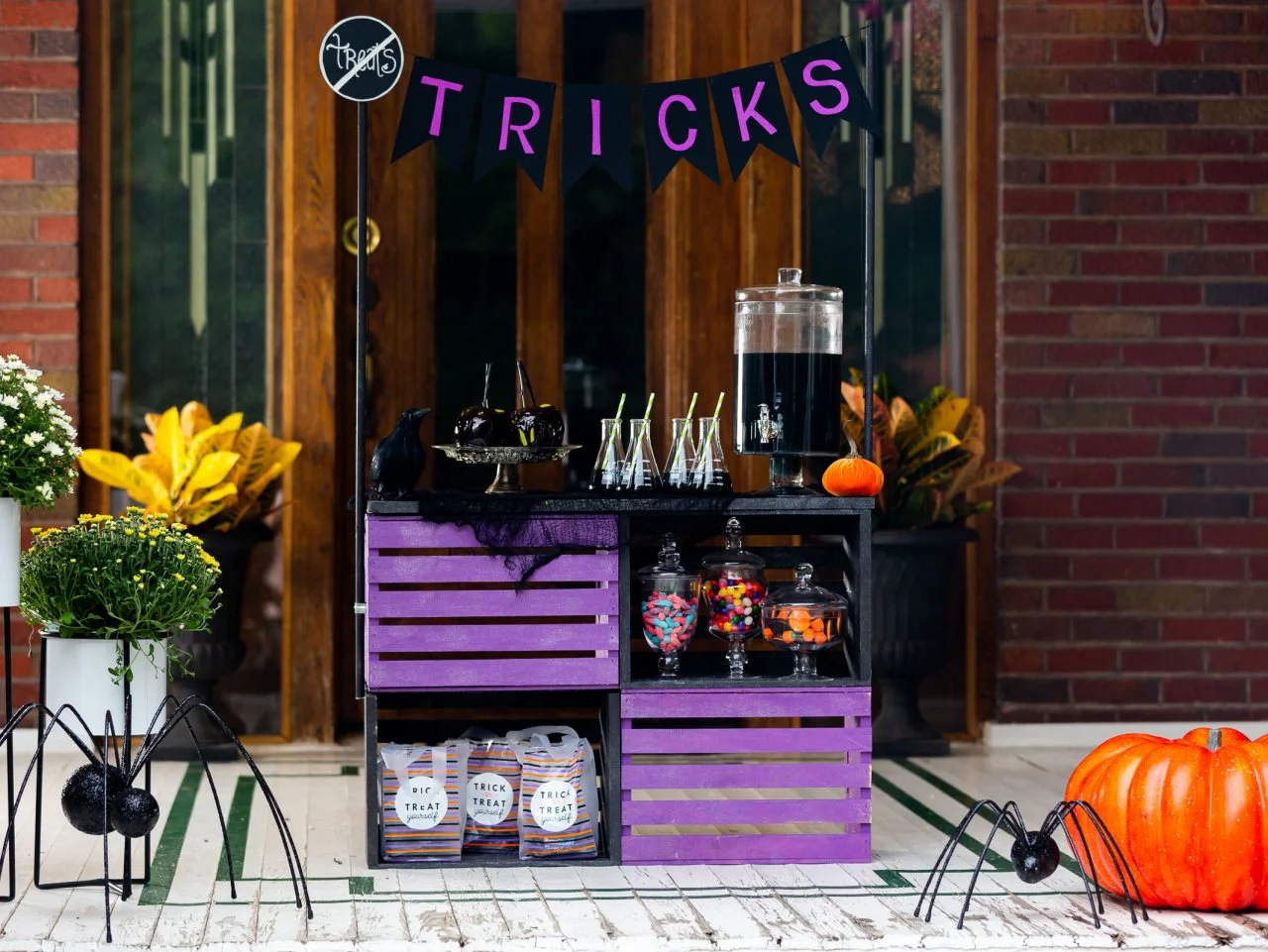 Transform a Lemonade Stand Into a Spooky Treat Station for Halloween | HGTV