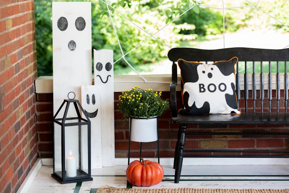 Our Favorite Halloween Porch Decorations
