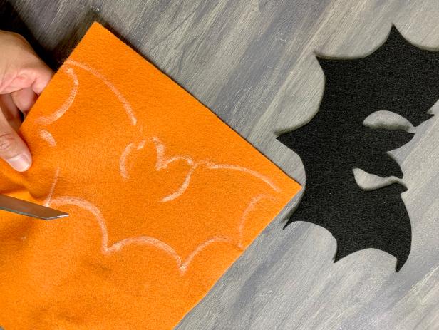 Cut along the traced line and dust off any chalk that’s left on the felt. Repeat on an orange piece of felt. TIP: No chalk, no problem! Trace with a Sharpie or pen and flip over your image so there’s no trace lines.