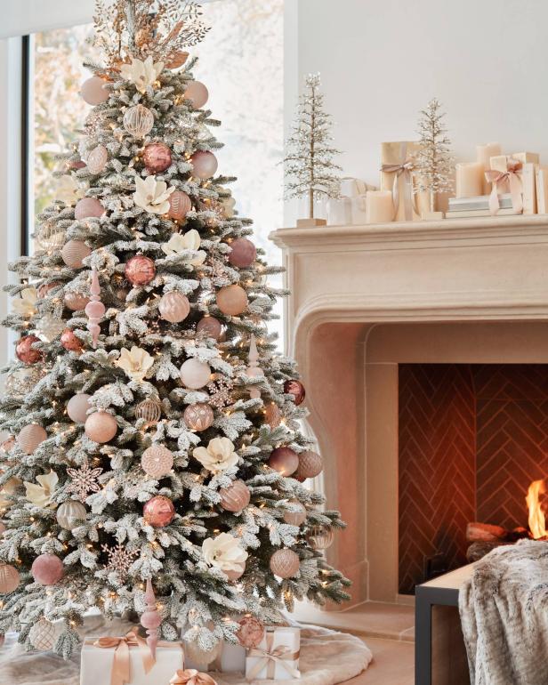 30 Most Beautiful And Festive Christmas Tree Decorating Ideas