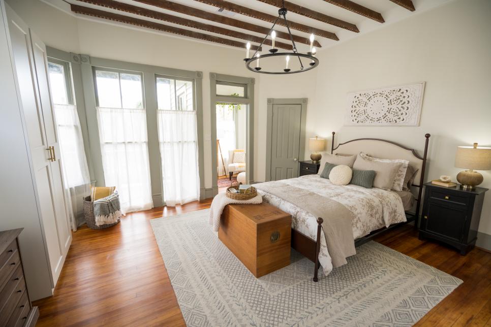 Lakefront Bargain Hunt | HGTV