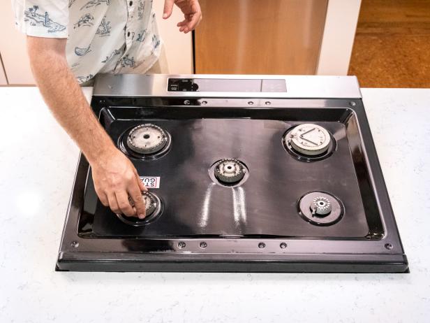 How to Clean a Gas Stovetop | HGTV