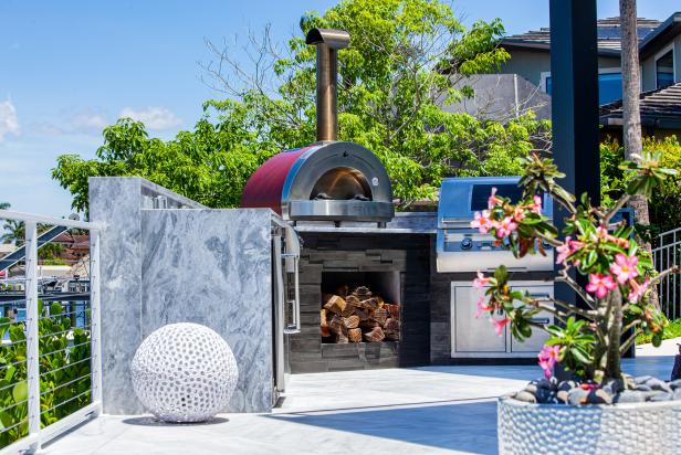 Outdoor Kitchen and Oven