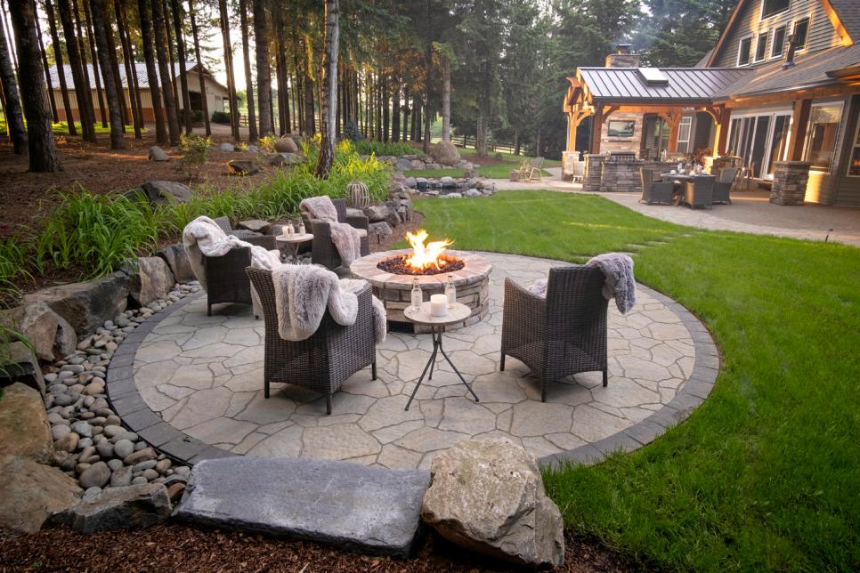 Rustic Fire Pit With River Rocks, Can River Rocks Be Used In Fire Pit