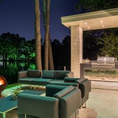 Modern Outdoor Lounge With Fire Pit