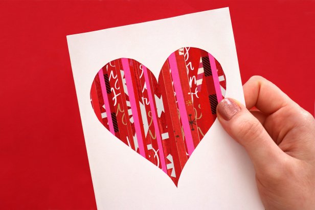 Once dry, write your message inside and you have a cute card made from wrapping paper scraps.