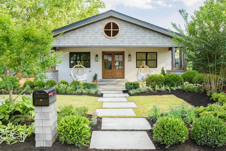Hosts John Gidding, Rachel Taylor and Jamie Durie reveal the newly renovated outdoor space to Camey and Brian, as seen on Curb Appeal Xtreme.