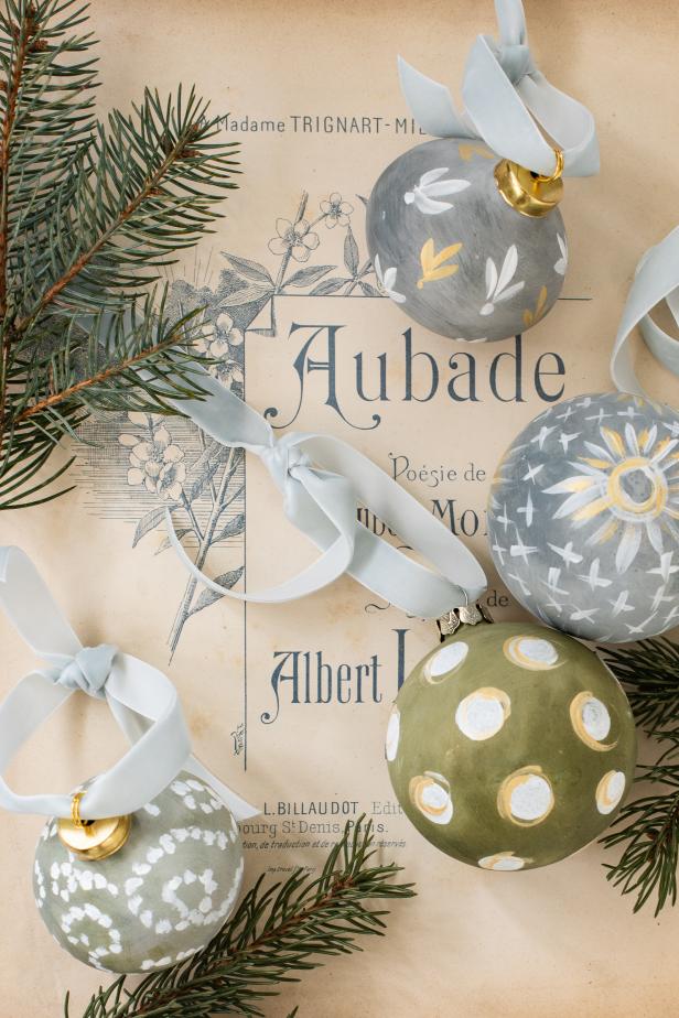 45 Cute Clear Ornament Craft Ideas Easy Enough for Kids