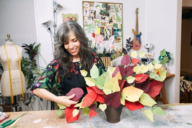 Corrie Beth Hogg, expert crafter and author or Paper Plants, shares her favorite fall craft, a crimson glory vine paper plant. Learn how to make your own with some basic crafting tools, paint supplies, flower tape and colorful paper.