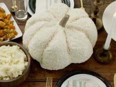 This pumpkin is giving major cottagecore and farmhouse vibes, but it’s actually made from your trash! Save a plastic bag from the landfill and turn it into this rustic Halloween or Thanksgiving DIY trash pumpkin.