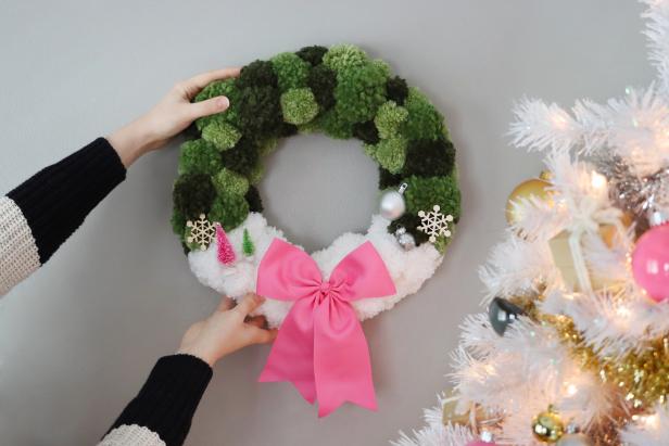 Hang up the wreath to add instant coziness to your holiday decor. Feel free to customize the design to match your own Christmas aesthetic