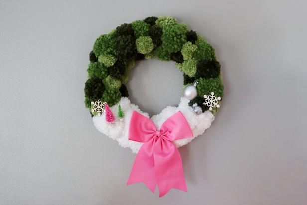 Hang up the wreath to add instant coziness to your holiday decor. Feel free to customize the design to match your own Christmas aesthetic