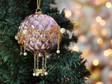 Hot air balloon ornament hung on Christmas tree 