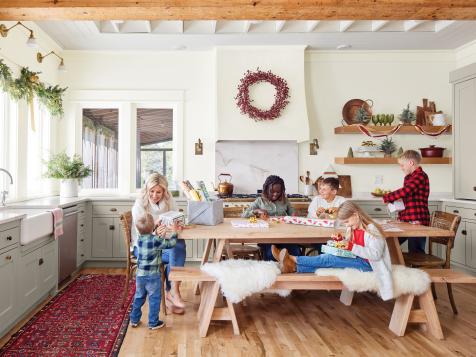 Tour a Cozy Kitchen With All the Christmas Trimmings