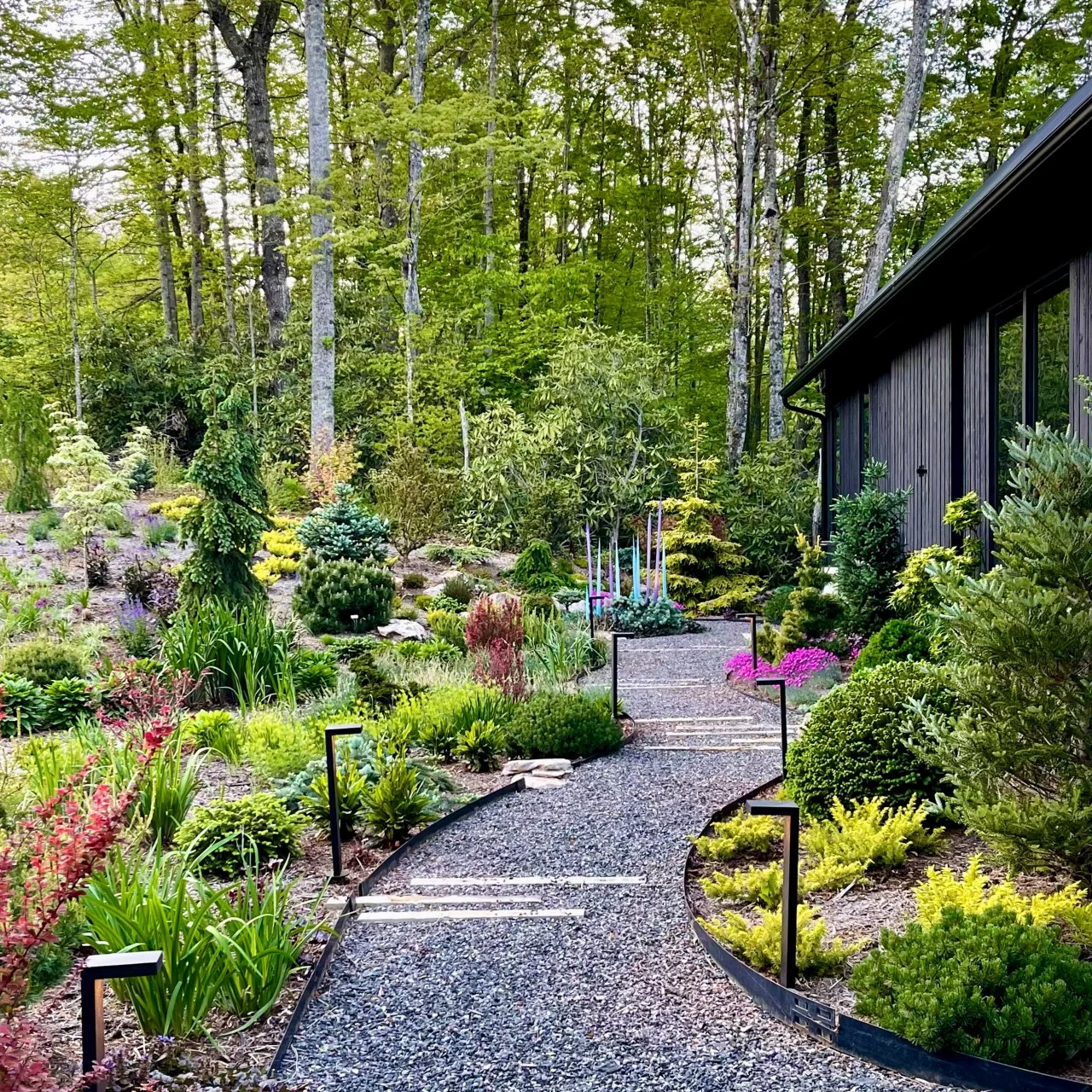 Gravel Walkway Ideas | HGTV, image size:1280x1280