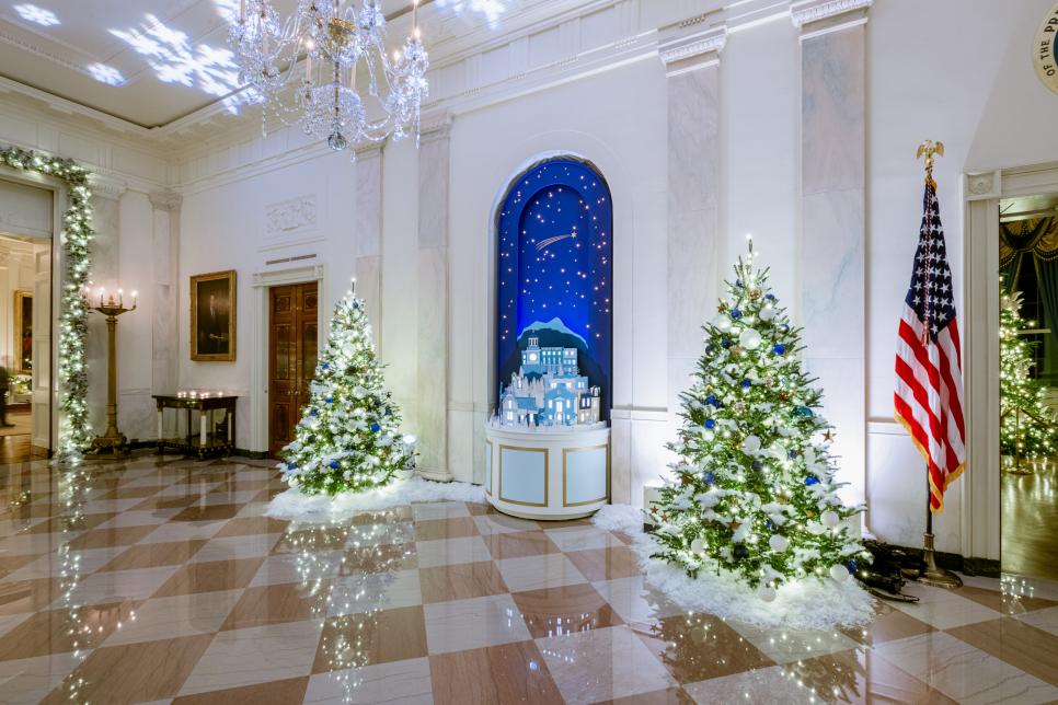 White House Christmas Tour 2021, Pt. 1 | White House Christmas 2021 | HGTV