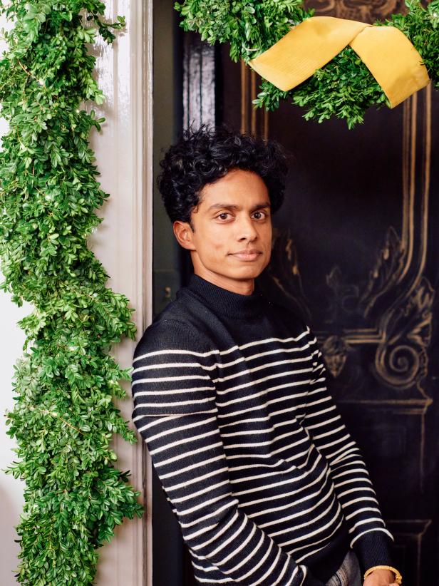 Rajiv Surendra shares his favorite way to decorate with garland using real greenery. Make your own boxwood and pine garland with his step-by-step guide on HGTV.com.