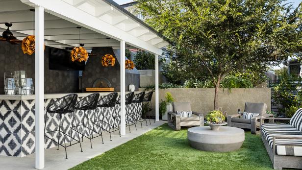 <center>30 Outdoor Bars That Will Tempt You to Sit + Sip