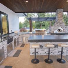 Outdoor Kitchen With Island