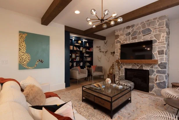 How to Decorate Large Living Room Nook near Ceiling: Stunning Ideas