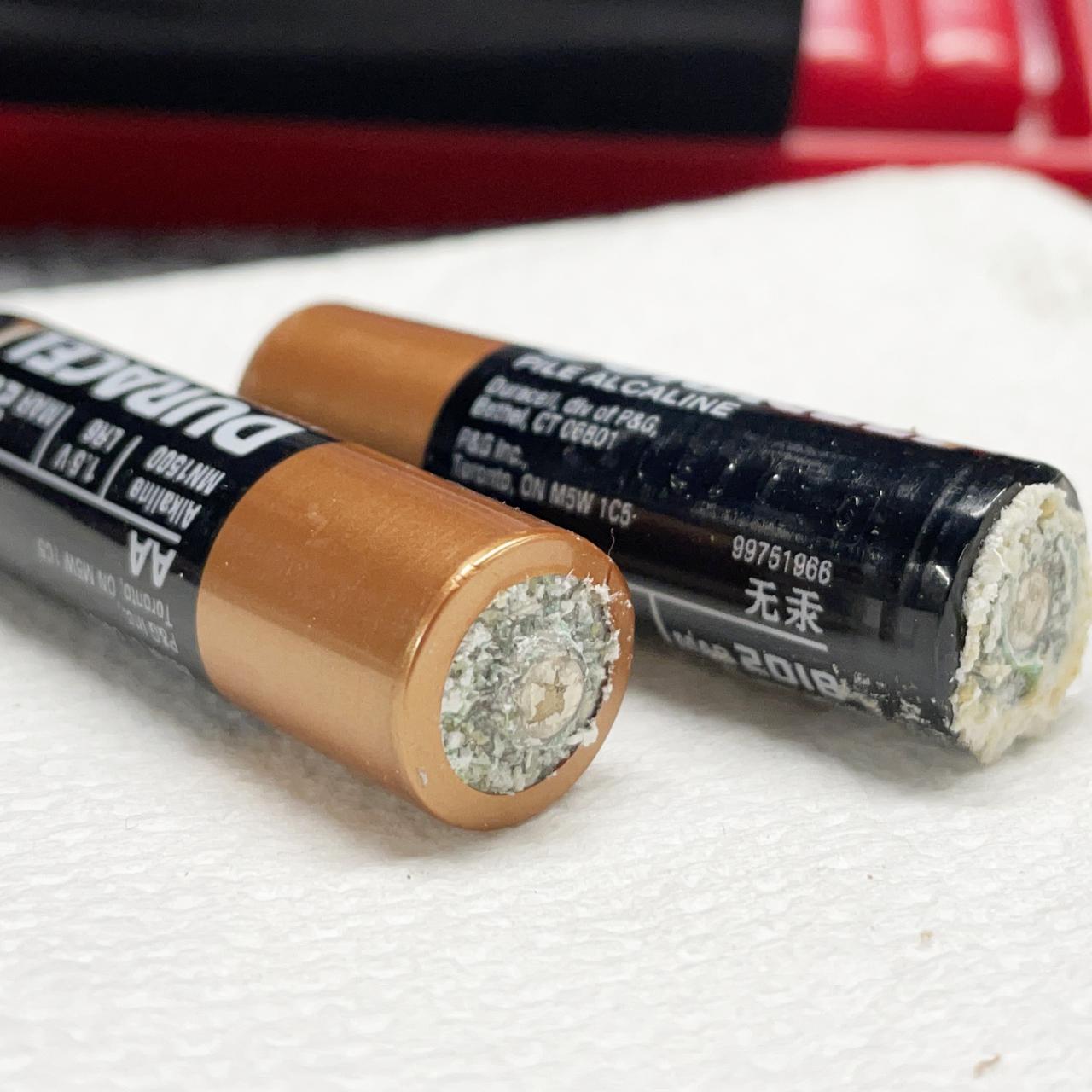 rytme Kiks Overholdelse af How to Clean Battery Corrosion Safely | HGTV