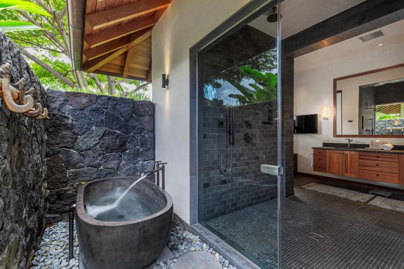 Tropical Outdoor Tub 