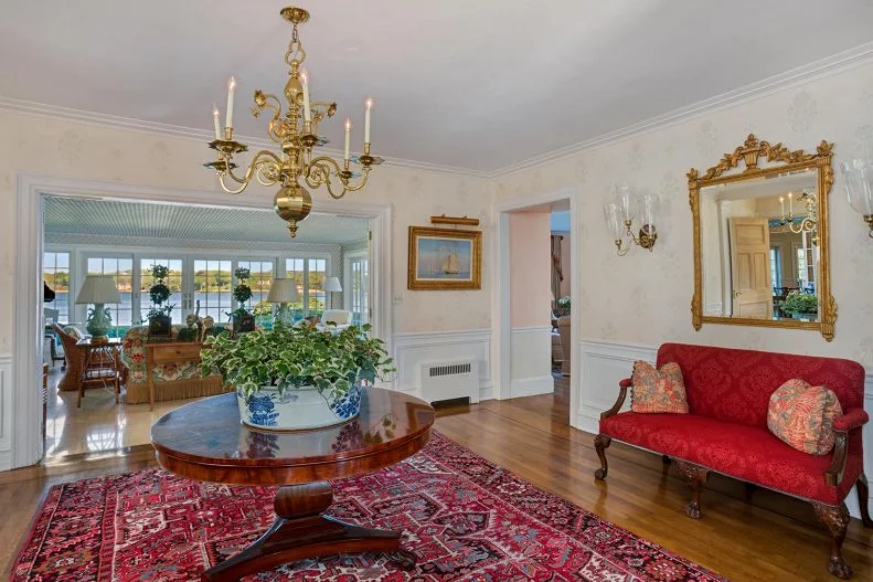 Traditional Foyer With Gorgeous Antique Décor