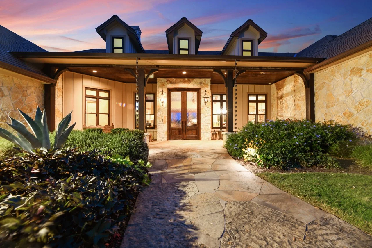 Tour this inviting ranch style farmhouse for empty nesters in California, image size:1280x853