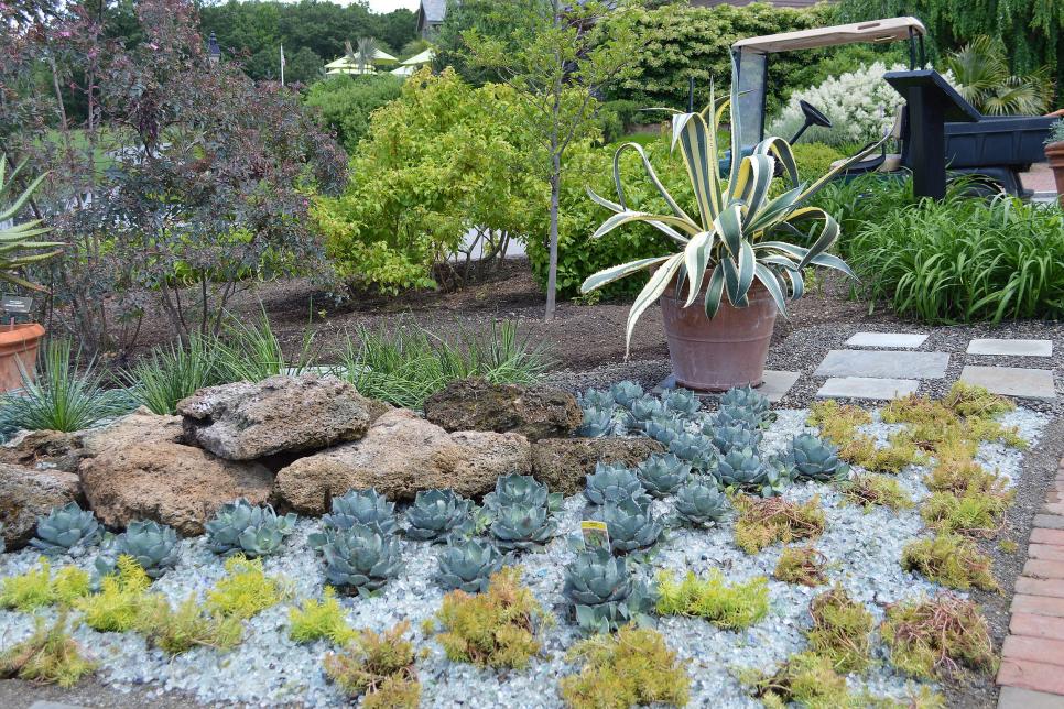 30 Gorgeous Rock Garden Designs, Black River Rock Landscaping Ideas