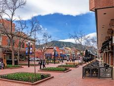 Boulder Colorado 2018-04-05: early spring at the Pearl Street Mall.