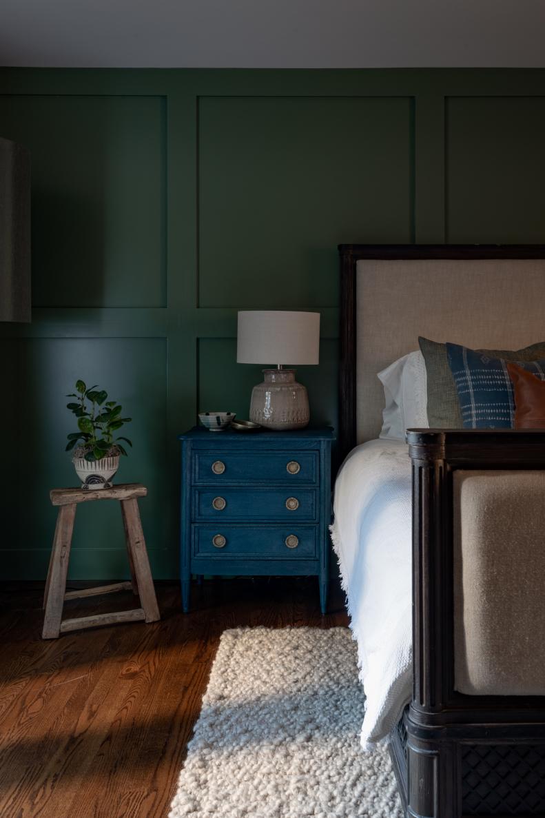 Mid-Century Modern Green Bedroom With Blue Side Table 