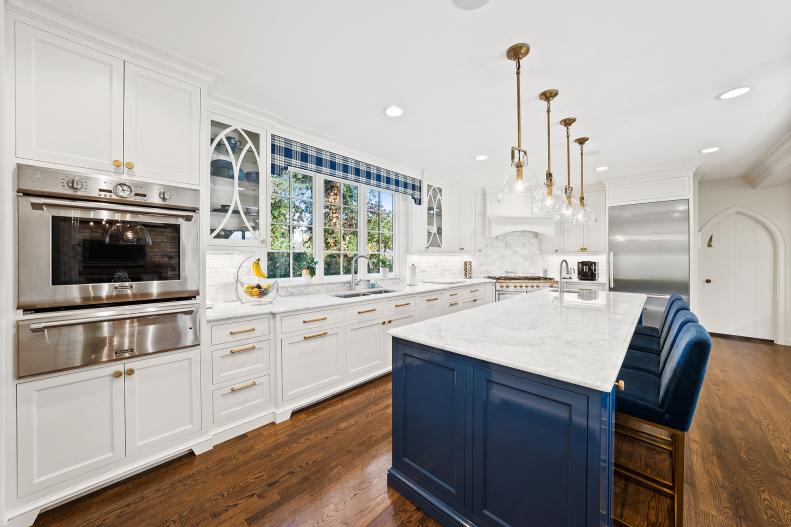 White Custom Cabinets for Contemporary Kitchen