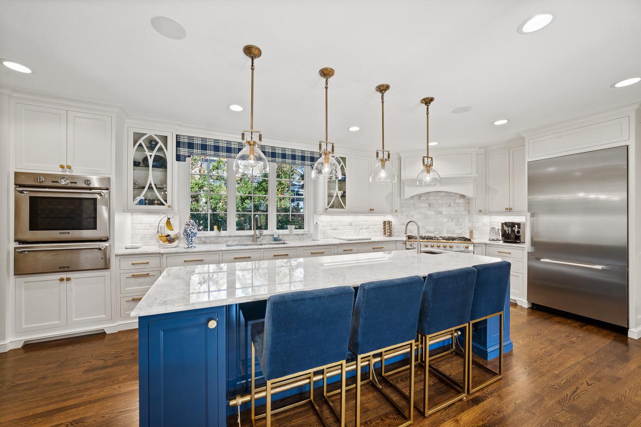 30 Bold Blue Kitchens That Are at the Height of Good Taste