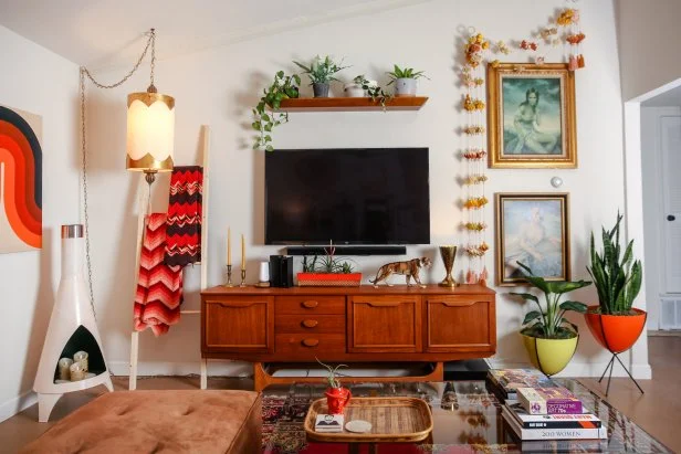 How to Decorate a Wall behind a TV: Stunning Ideas to Transform Space