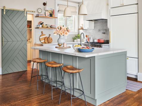 Tour a Calm, Cool and Clutterproof Kitchen