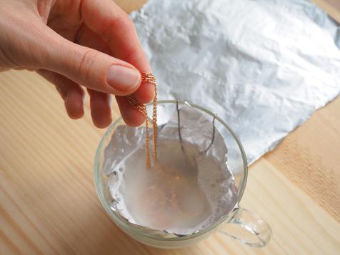 Cleaning jewelry baking soda clearance tin foil