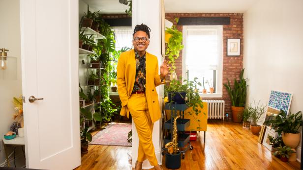<center>Step Inside Plant Kween Christopher Griffin's Houseplant-Filled Apartment