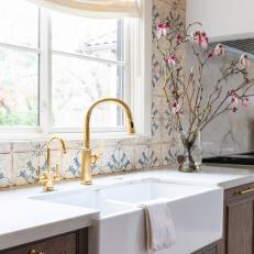 Farmhouse Sink With Brass Faucet
