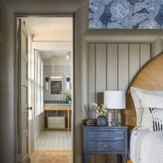 Contemporary Cabin Suite With Putty-Colored Paint and Wallpaper 