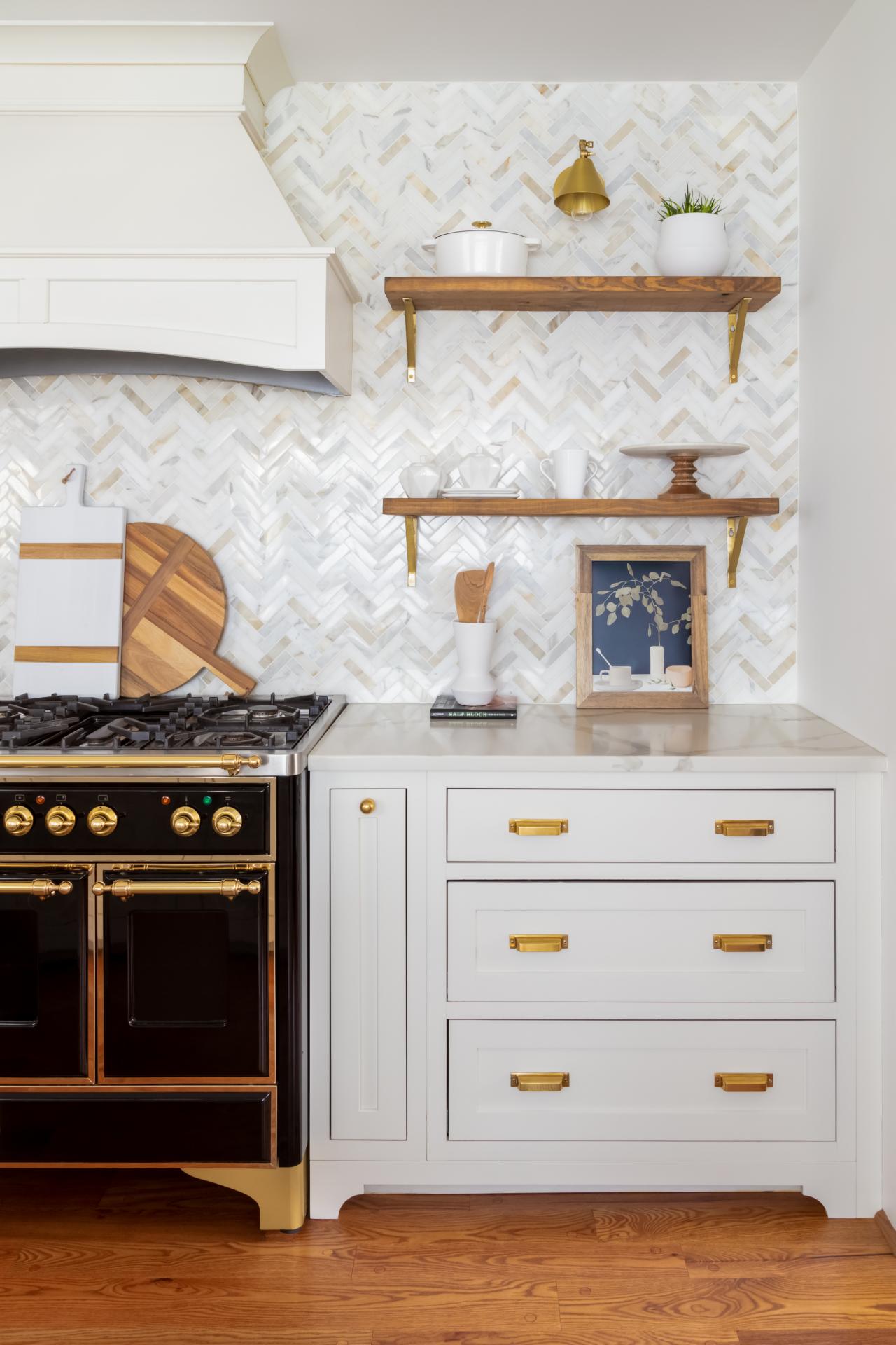 Tour a Spacious Gold and White Chef's Kitchen With Grand Island